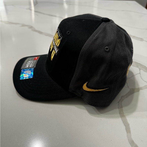 NCAA Men's 2023 National Champions Nike Official Locker Room UCONN Huskies Hat - Picture 2 of 4